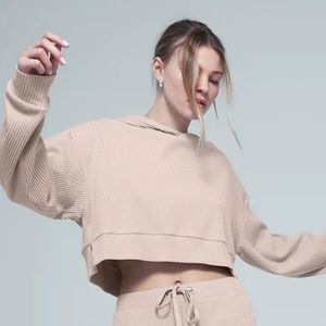 Never worn Alo Muse Sweatshirt size small